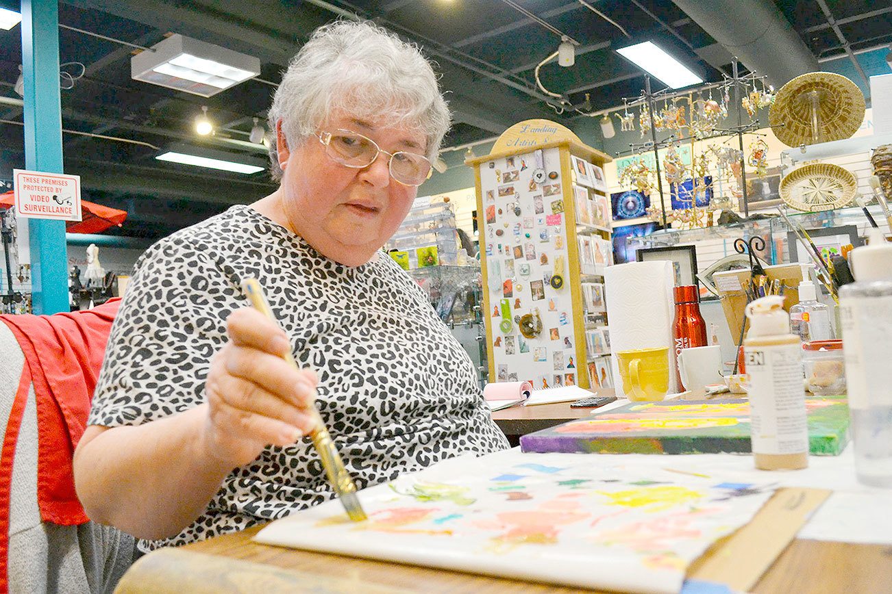Sequim artist switches hands, finds new goals after stroke