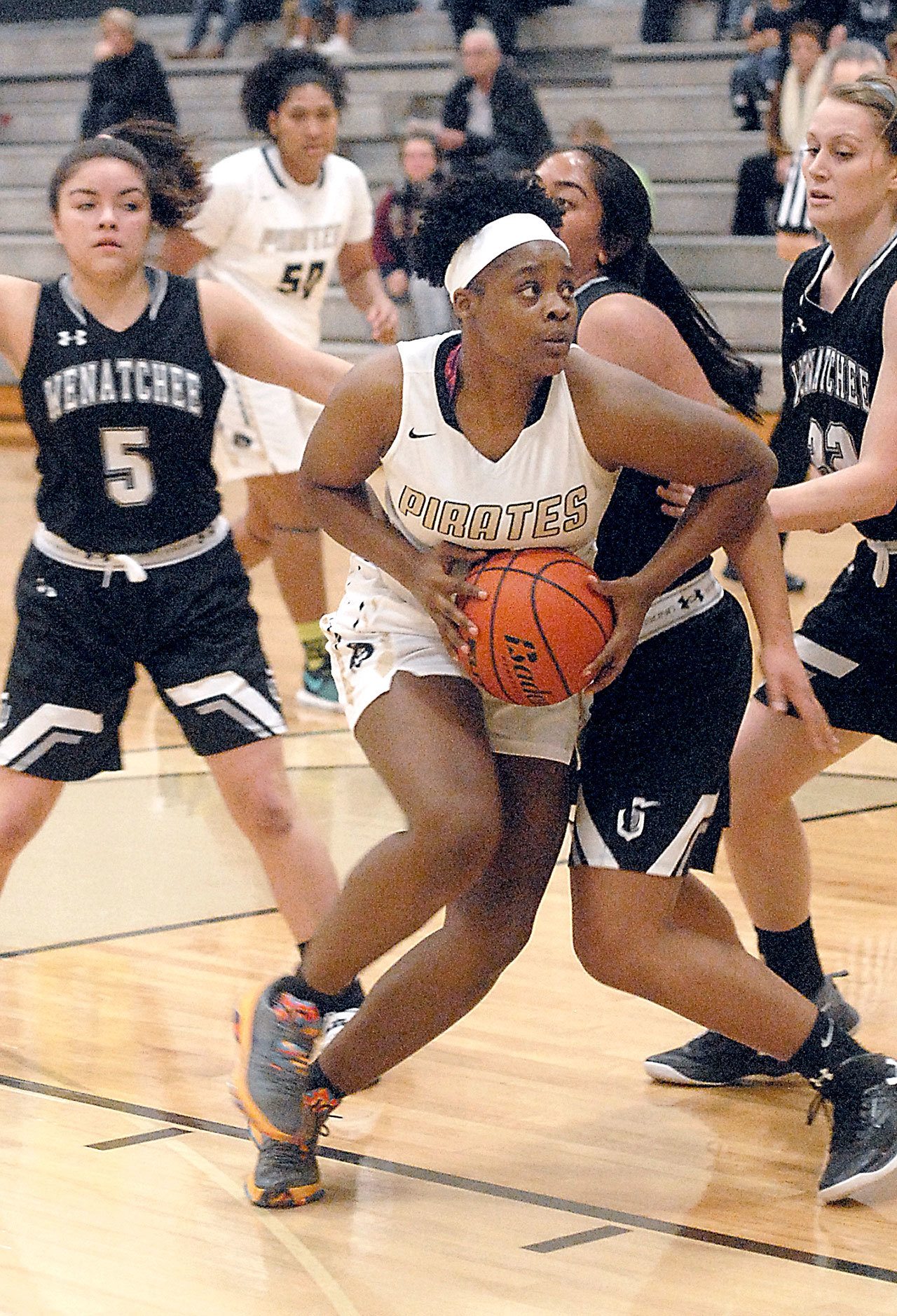 WOMEN’S BASKETBALL: Pirates roll in home opener