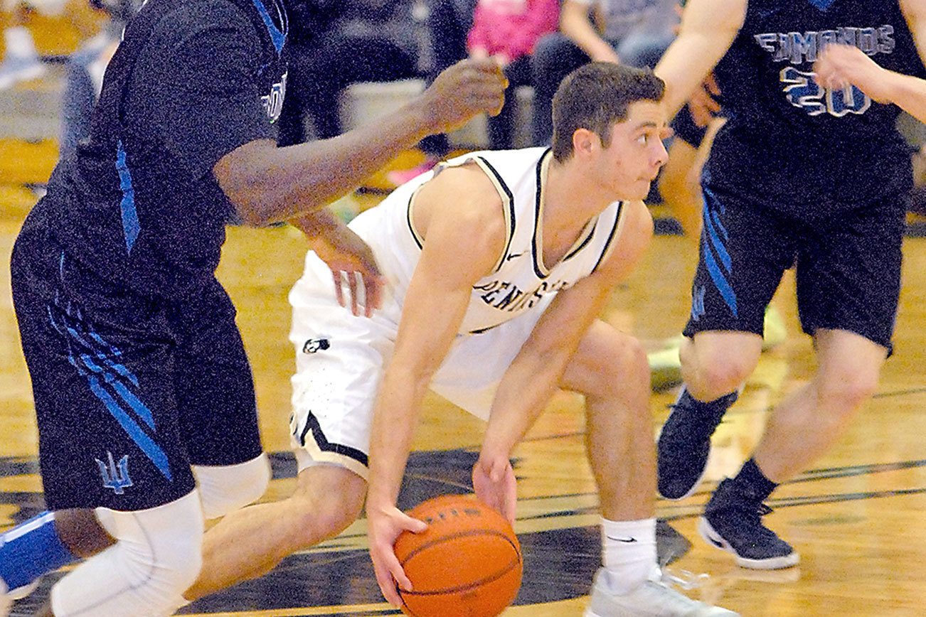 COLLEGE BASKETBALL: Pirates hit 12 3-pointers in 95-74 win