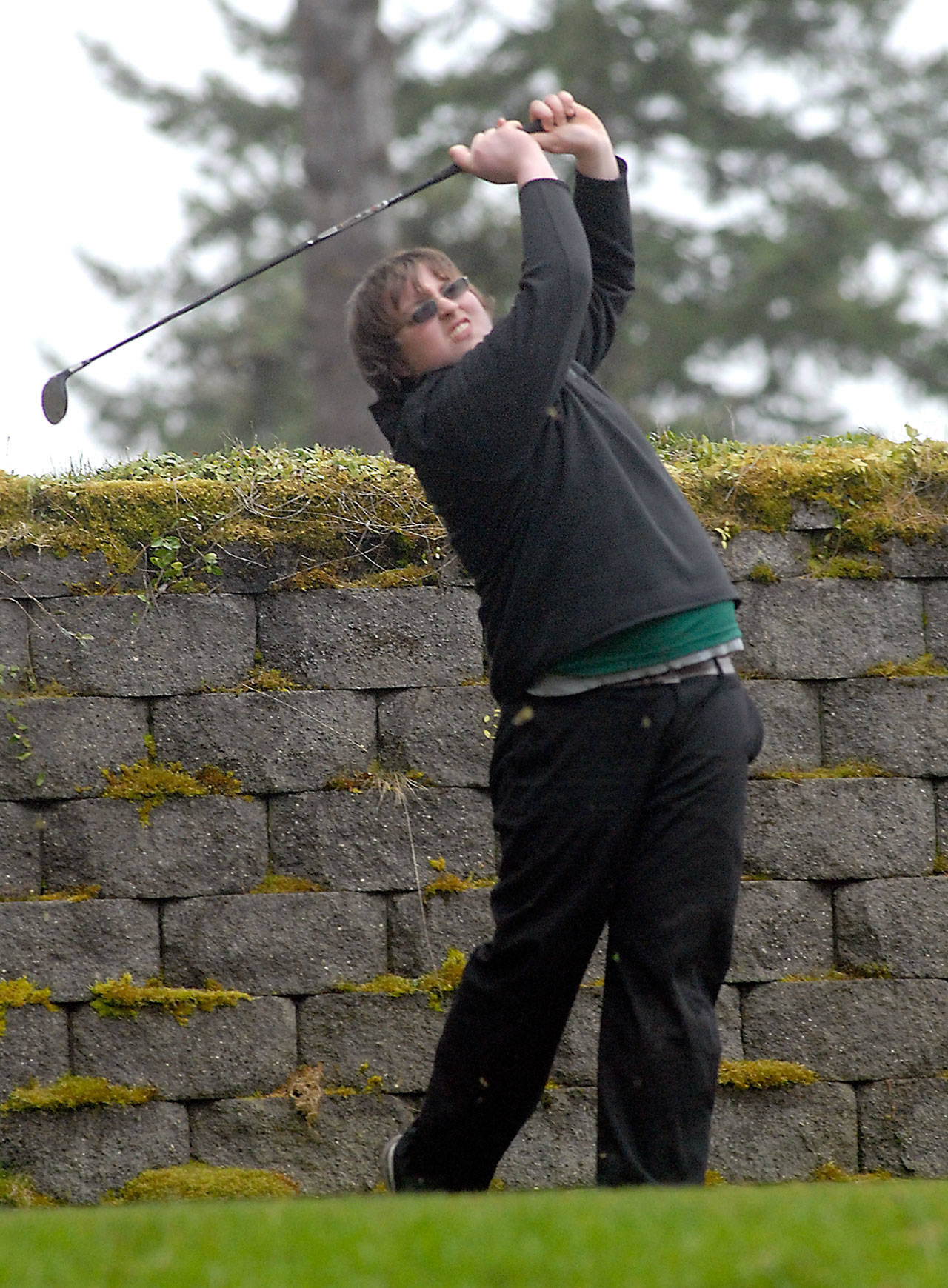 Keith Thorpe/Peninsula Daily News Parker Elias of Port Angeles tees off on the third hole at Peninsula Golf Club in Port Angeles on Tuesday.