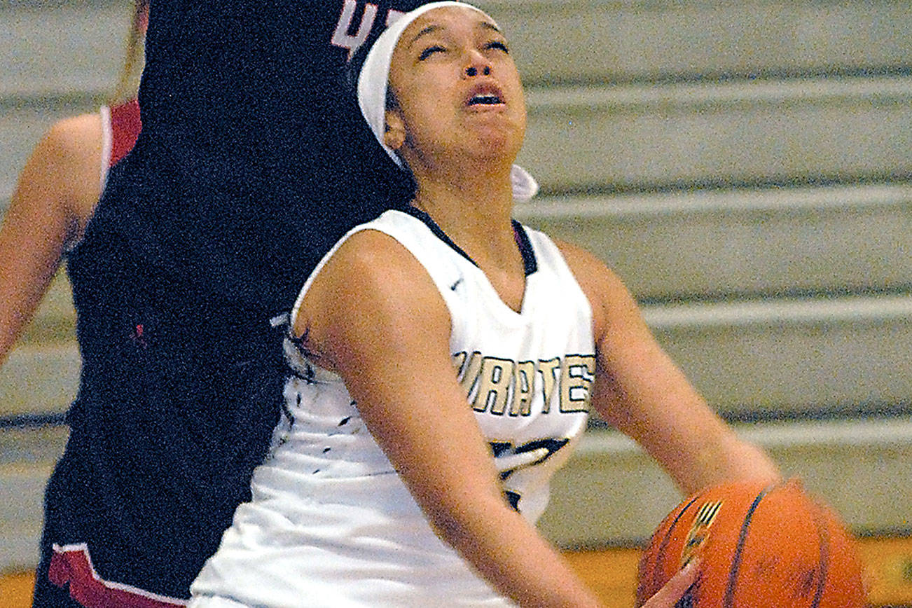 WOMEN’S BASKETBALL: Everett overwhelms Peninsula women