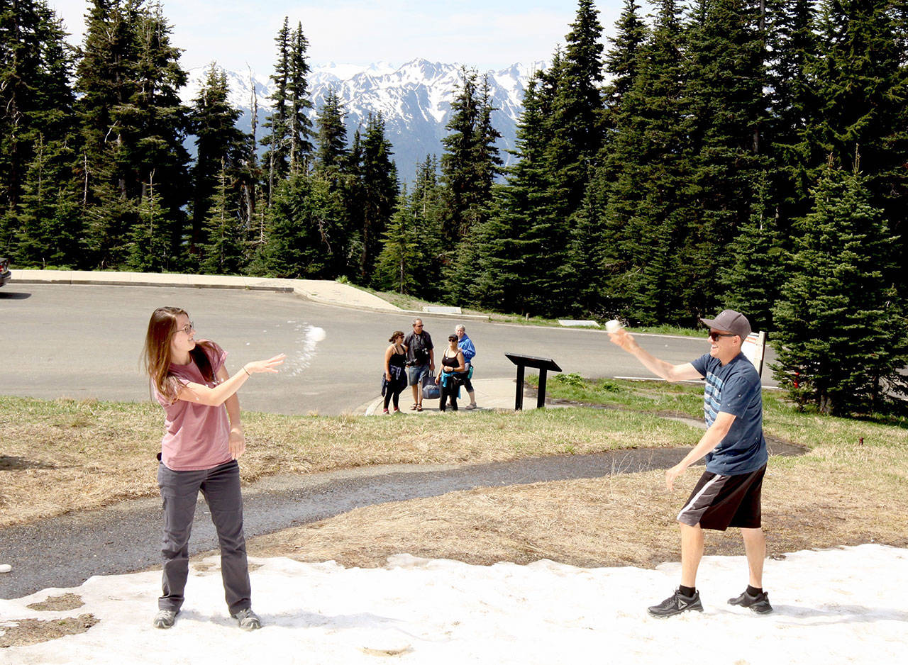 PHOTO: Snowball fight for summer’s start
