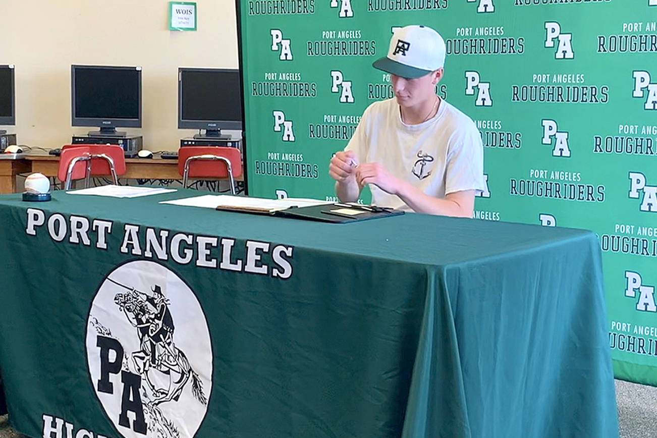 COLLEGE BASEBALL: Port Angeles’ Hayden Woods following a familiar path