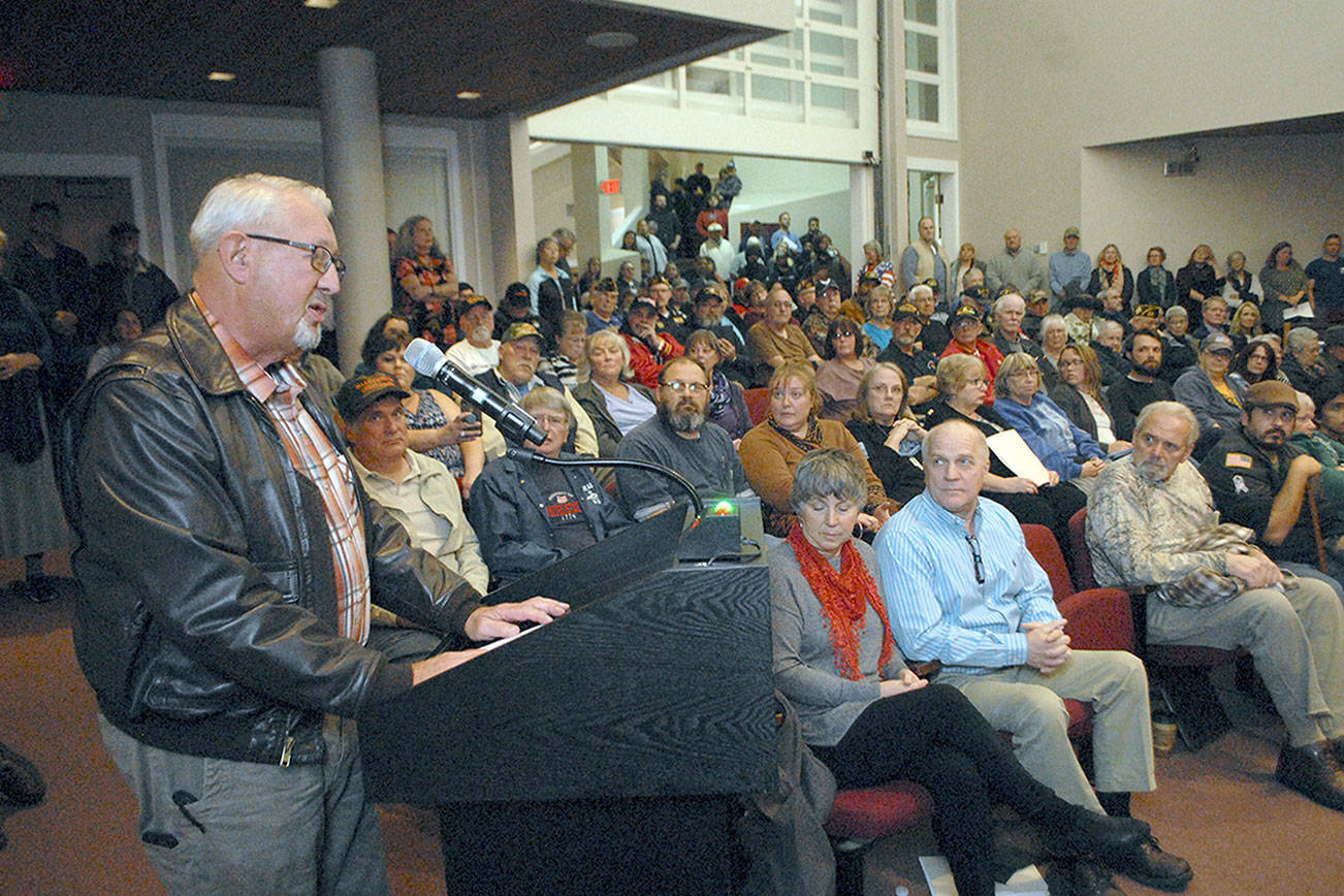 Bid to remove Bruch’s title of mayor fails in Port Angeles