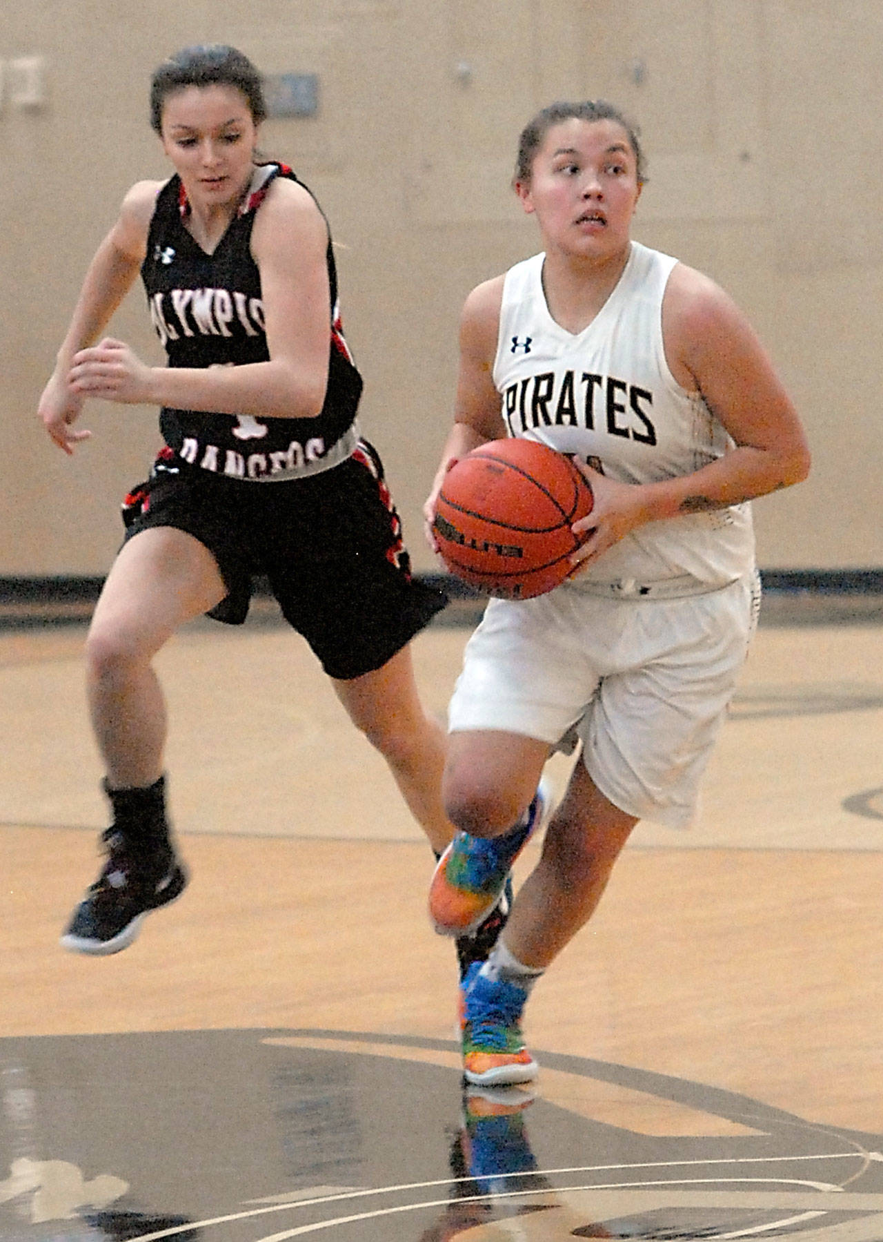 Peninsula’s Gina McCaulley, a graduate of Neah Bay High School, right, outraces Olympic’s Hailey Simonson in the first quarter of Saturday’s match at Peninsula College. (Keith Thorpe/Peninsula Daily News)