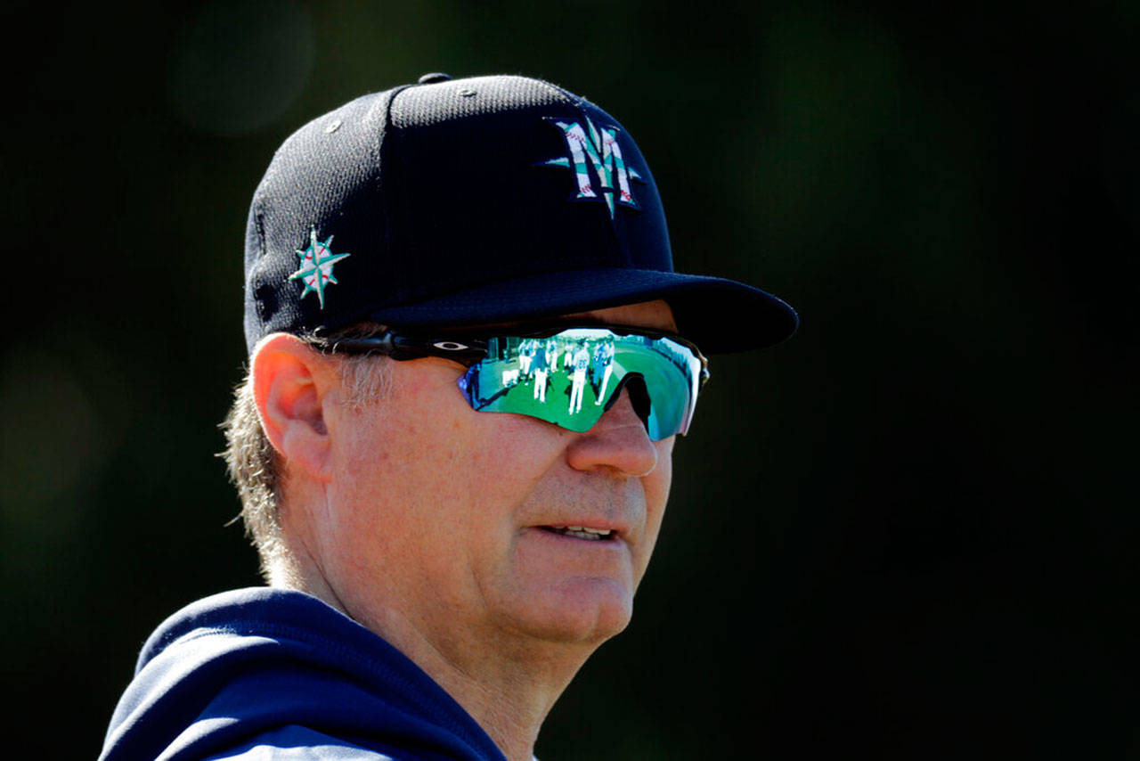 Seattle Mariners manager Scott Servais watches spring training baseball practice Thursday, Feb. 13, 2020, in Peoria, Ariz. (Charlie Riedel/The Associated Press)