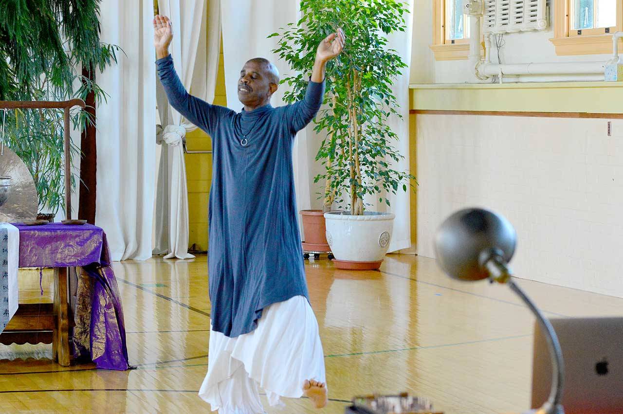 Michael Molin Skelton leads a live-streamed Soulful Sunday class at Port Townsend’s Madrona MindBody Institute. (Diane Urbani de la Paz/for Peninsula Daily News)