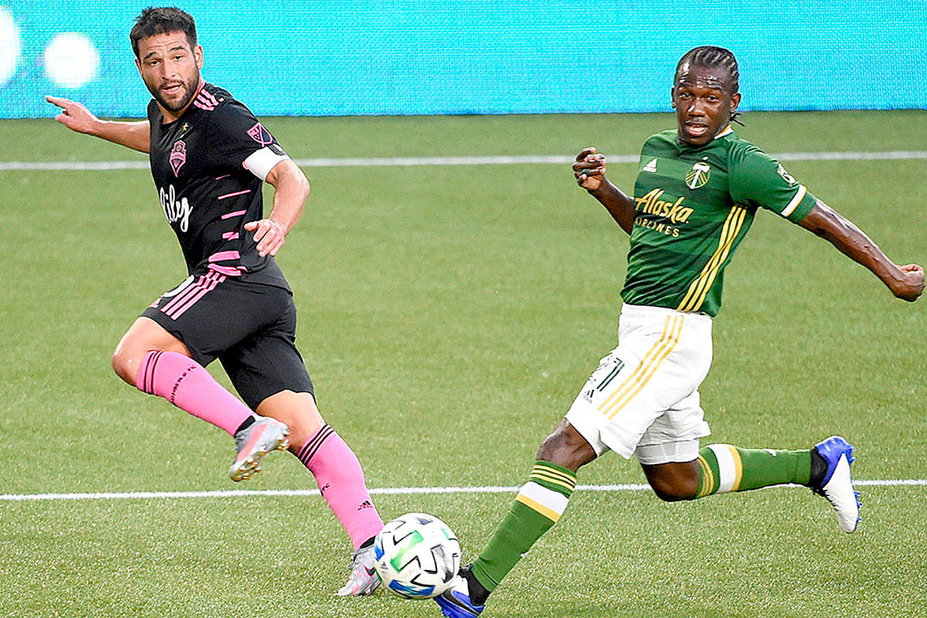 Sounders win on late flurry of goals