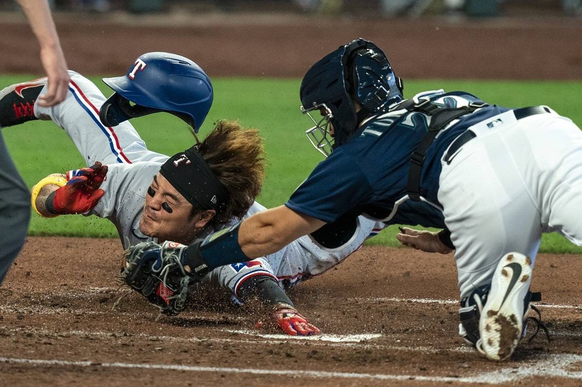 MARINERS: Seattle powers to sixth-straight win