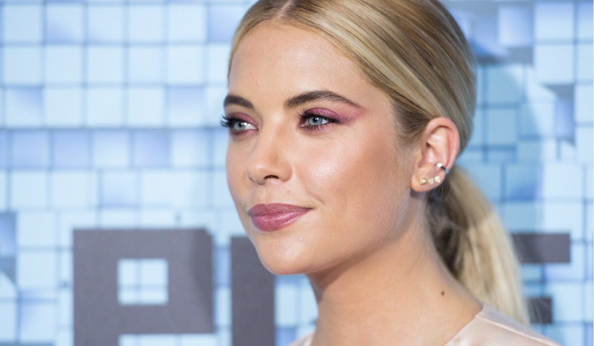 Ashley Benson is bringing pink make-up back
