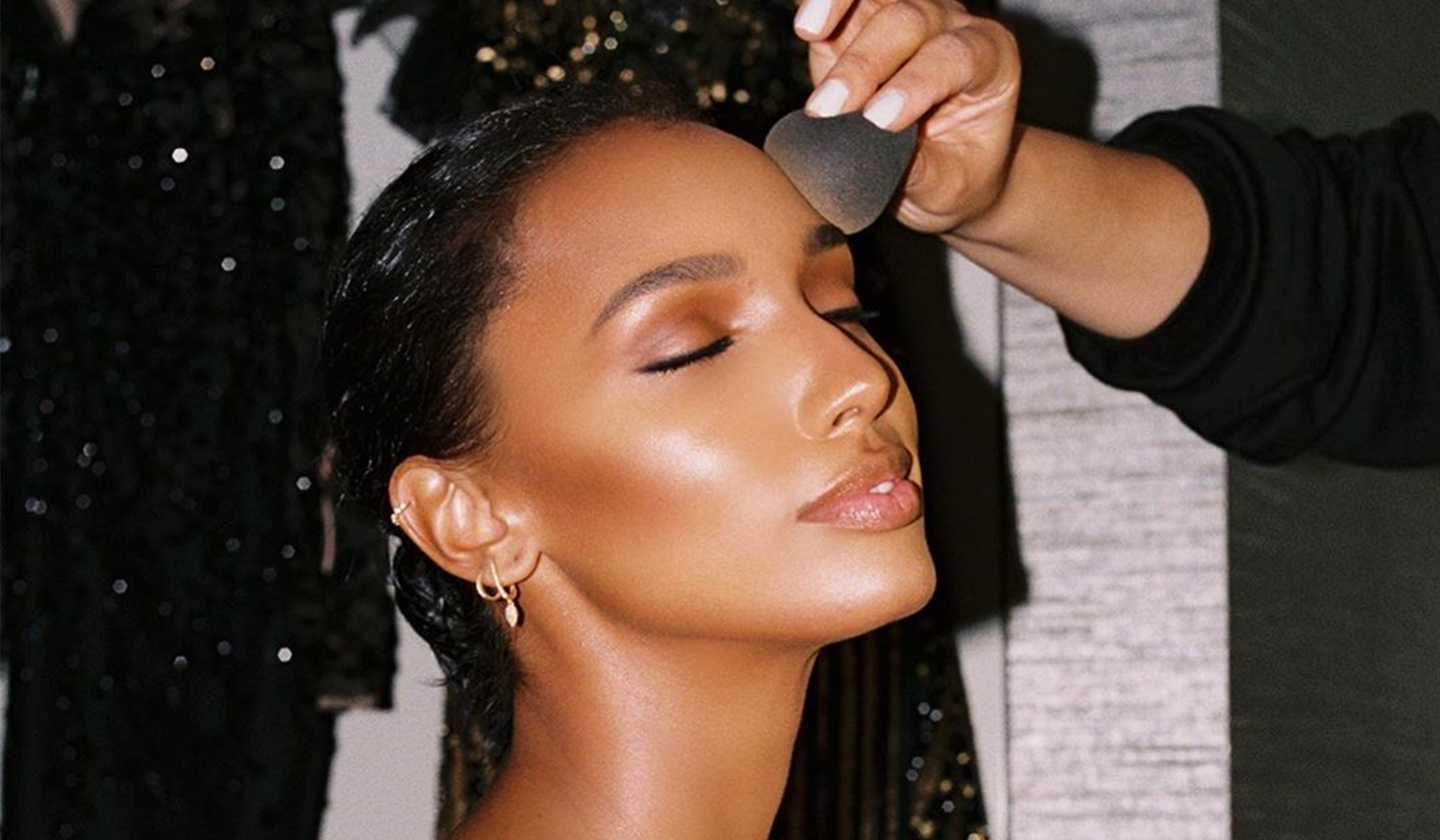 A minimalist’s guide to makeup with a pop of colour