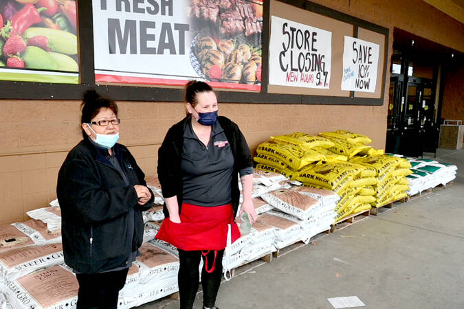 Saar’s employees Fekla Weldon, left, and Sara Hudson take a break on Weldon’s last day at the store, which will close in about five weeks. (Paul Gottlieb/Peninsula Daily News)
