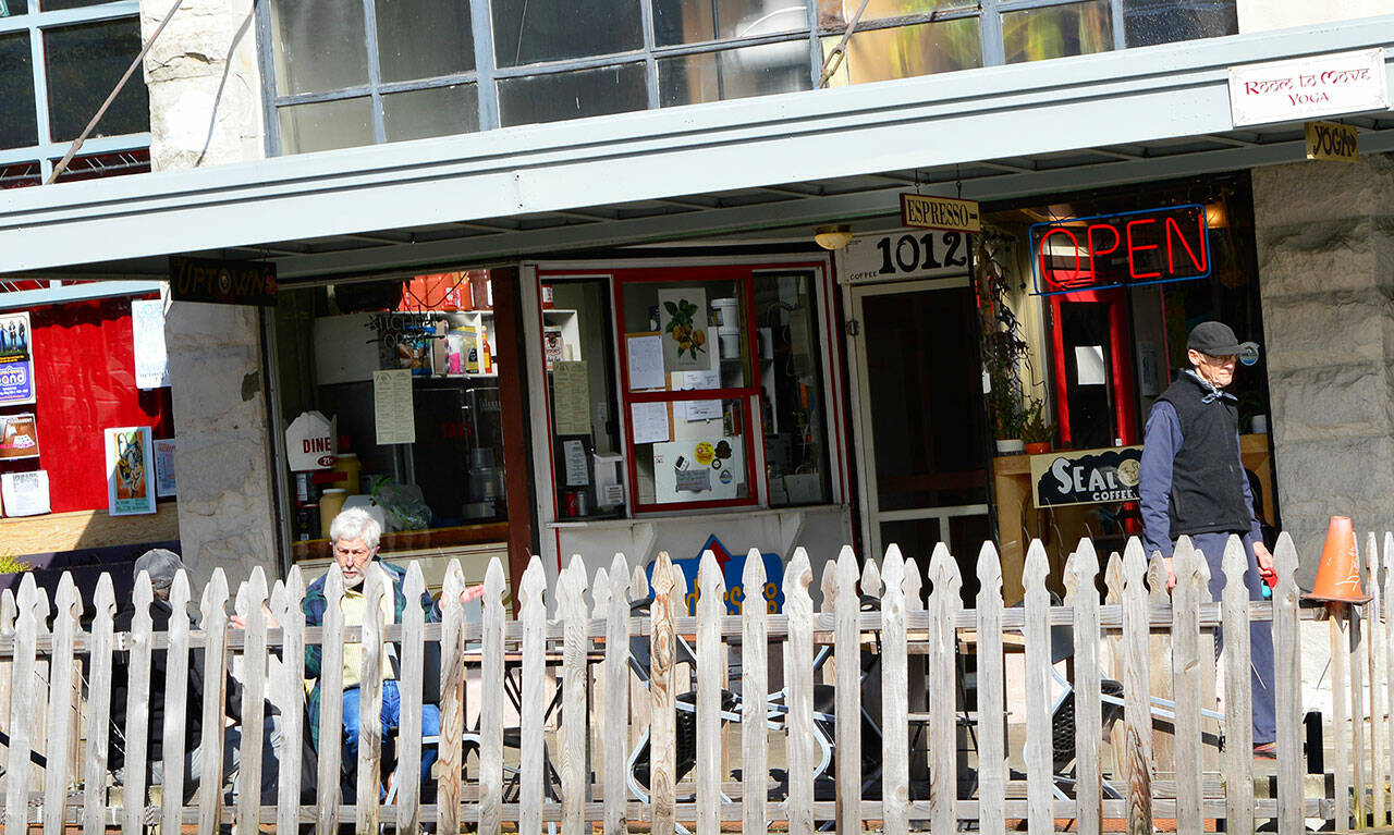 While downtown Port Townsend’s streateries are the topic of heated discussions, it’s relatively peaceful at the Uptown streatery on Lawrence Street. (Diane Urbani de la Paz/Peninsula Daily News)
