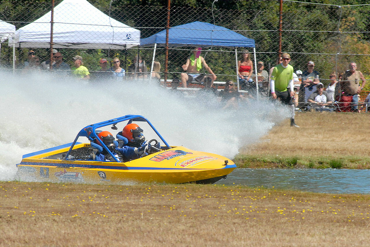 Keith Thorpe/Peninsula Daily News Driver Darrin Swindahl and navigator Ashley Swindahl of the Bandit Sprint Boat team compete on Saturday at Extreme Sports Park in Port Angeles.