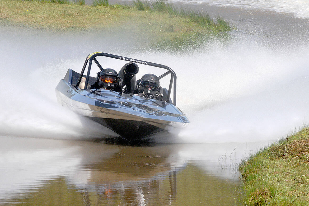 Keith Thorpe/Peninsula Daily News
The Kiwi Racing team of Chris and Katie Munro maneauvers through the Extreme Sports Park course during a qualifying round on Saturday