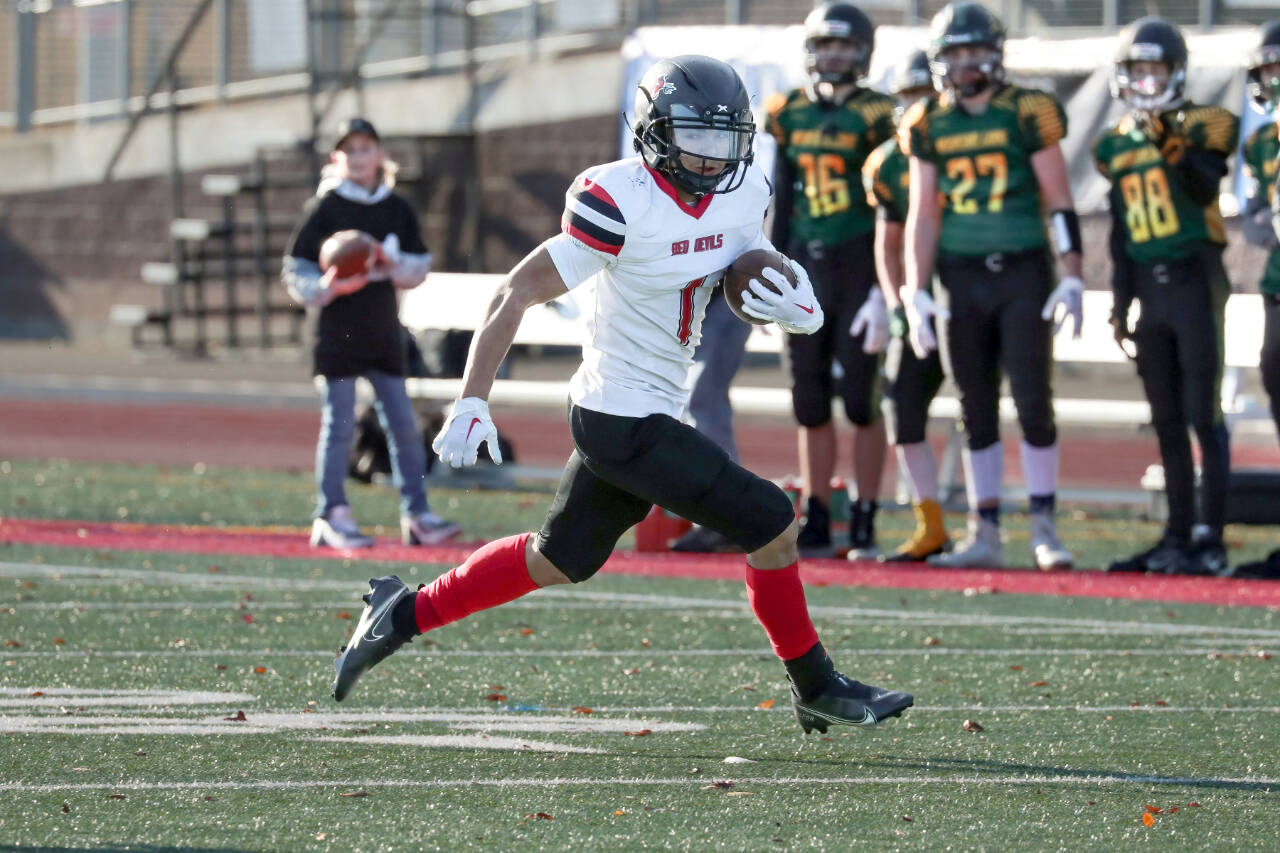 Neah Bay’s Jodell Wimberley runs with the ball against Liberty Bell in the state 1B football championship game. Neah Bay lost 50-12. (Maria Dorsten/for Peninsula Daily News)