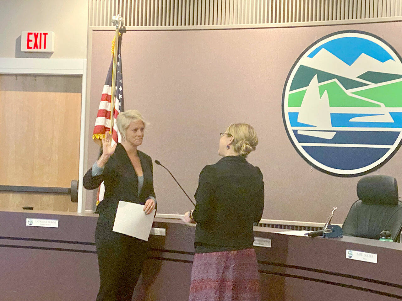 Amy Miller is sworn in to Port Angeles Council Position #2, filling the seat made vacant by Clallam County Commissioner Mike French. (Ken Park/Peninsula Daily News)