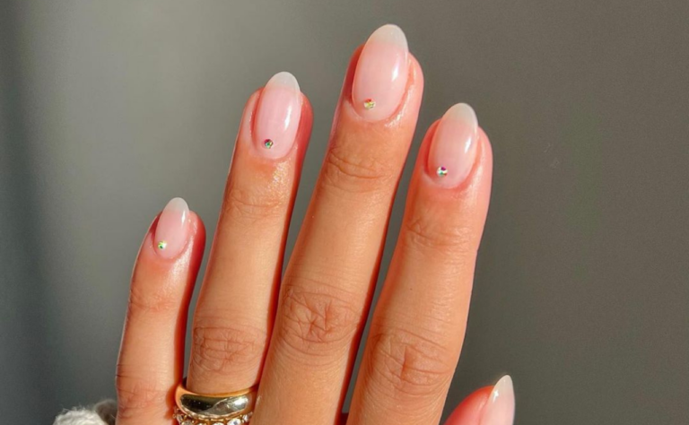 lip gloss nails trend