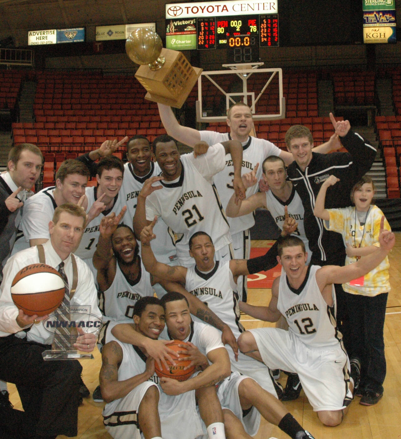 Peninsula College’s 201-11 men’s basketball team celebrates an NWAC championship. (Peninsula College)