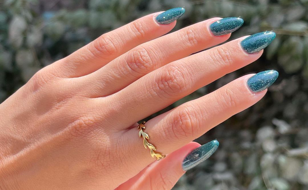 christmas green nails