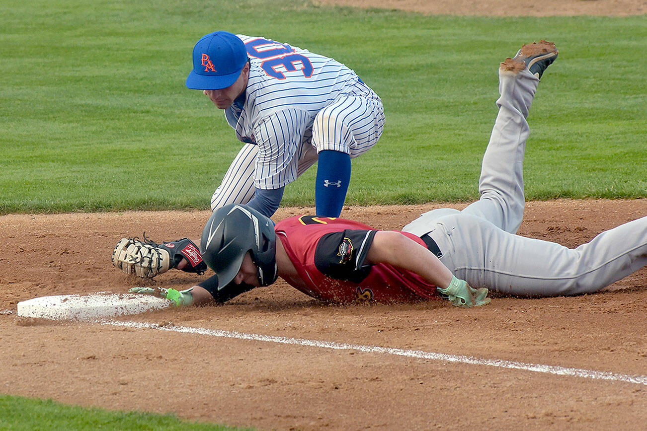 KEITH THORPE/PENINSULA DAILY NEWS
Lefties first baseman Will White tries to catch Seattle Gumberoos baserunner Eoin Buechs off the bag during Thursday's game at Port Angeles Civic Field.