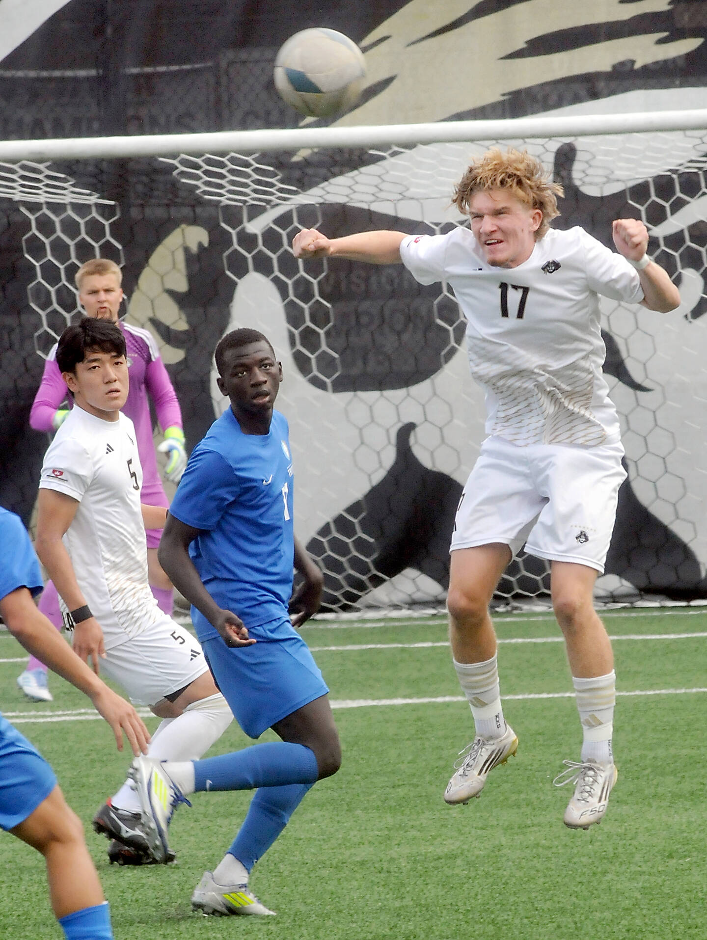 Peninsula’s Max Pieper, left, returns a header as teammate Rei Sato, goalkeeper Max Woithe and Edmonds’ Omar Kongira keep watch on Saturday afternoon in Port Angeles. (Keith Thorpe/Peninsula Daily News)
Peninsula’s Max Pieper, left, returns a header as teammate Rei Sato, goalkeeper Max Woithe and Edmonds’ Omar Kongira keep watch on Saturday afternoon in Port Angeles. (Keith Thorpe/Peninsula Daily News)