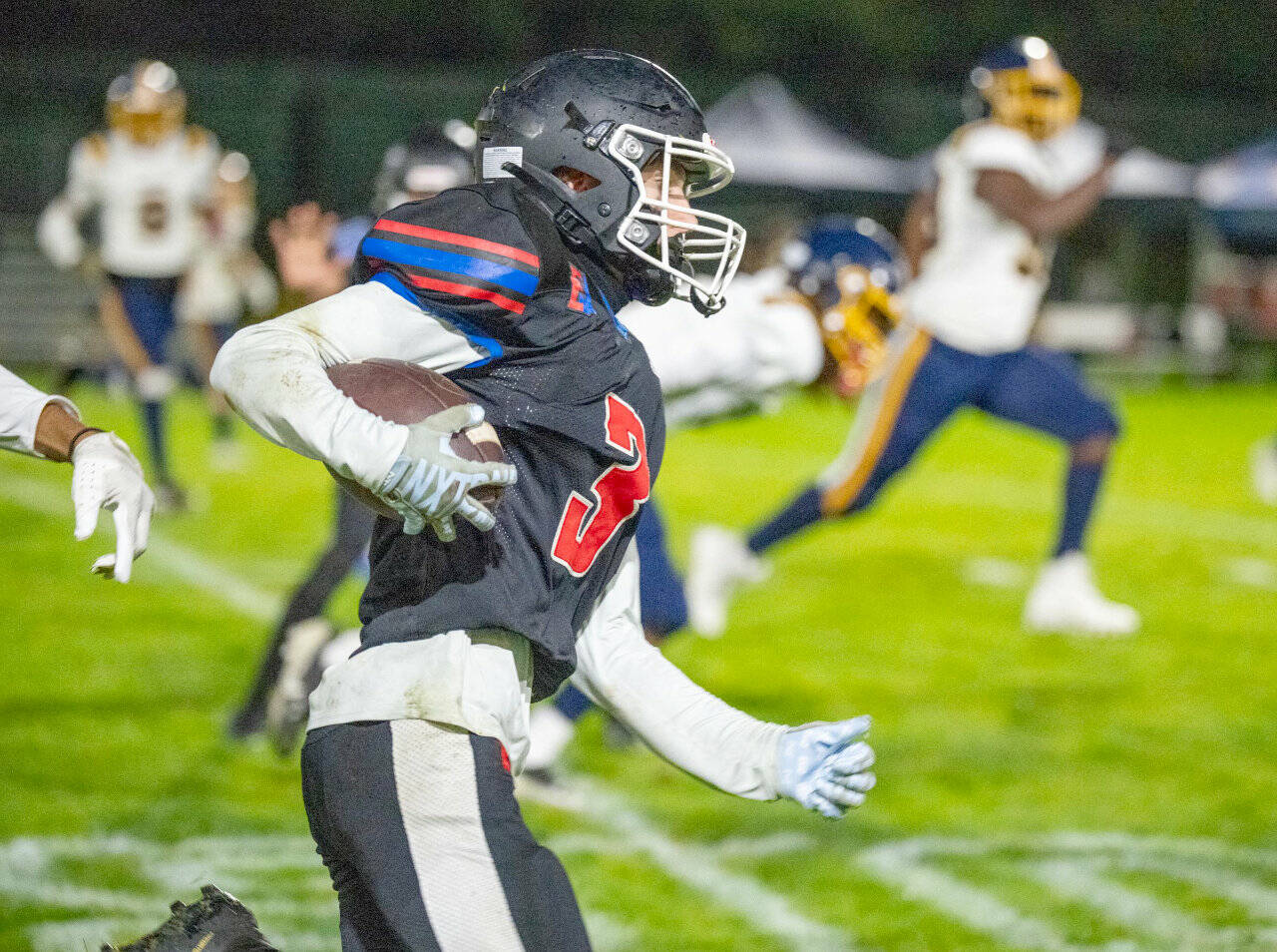 East Jefferson’s Deken Lorenzen makes a 65-yard touchdown run against Annie Wright on Friday night at Port Townsend Memorial Stadium. (Steve Mullensky/for Peninsula Daily News)