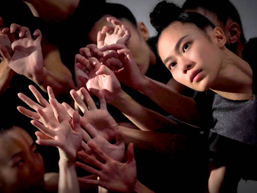 The Hung Dance ensemble will bring its performance titled “Birdy” to Field Arts & Events Hall on Wednesday. (K2 Tsai)